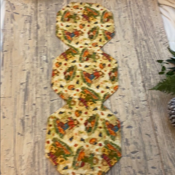 Reversible handmade fall harvest table runner. - Picture 6 of 8